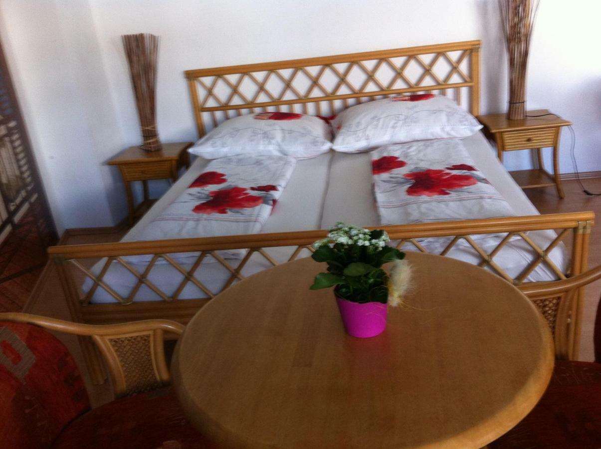 Terrassentraum Apartment Wina Bagian luar foto